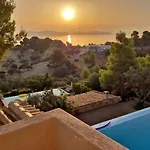 Athena فيلة *